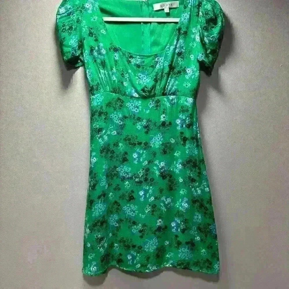 Adorable Green Floral Dress with Ruffled Details - Size XS - Picture 5 of 7